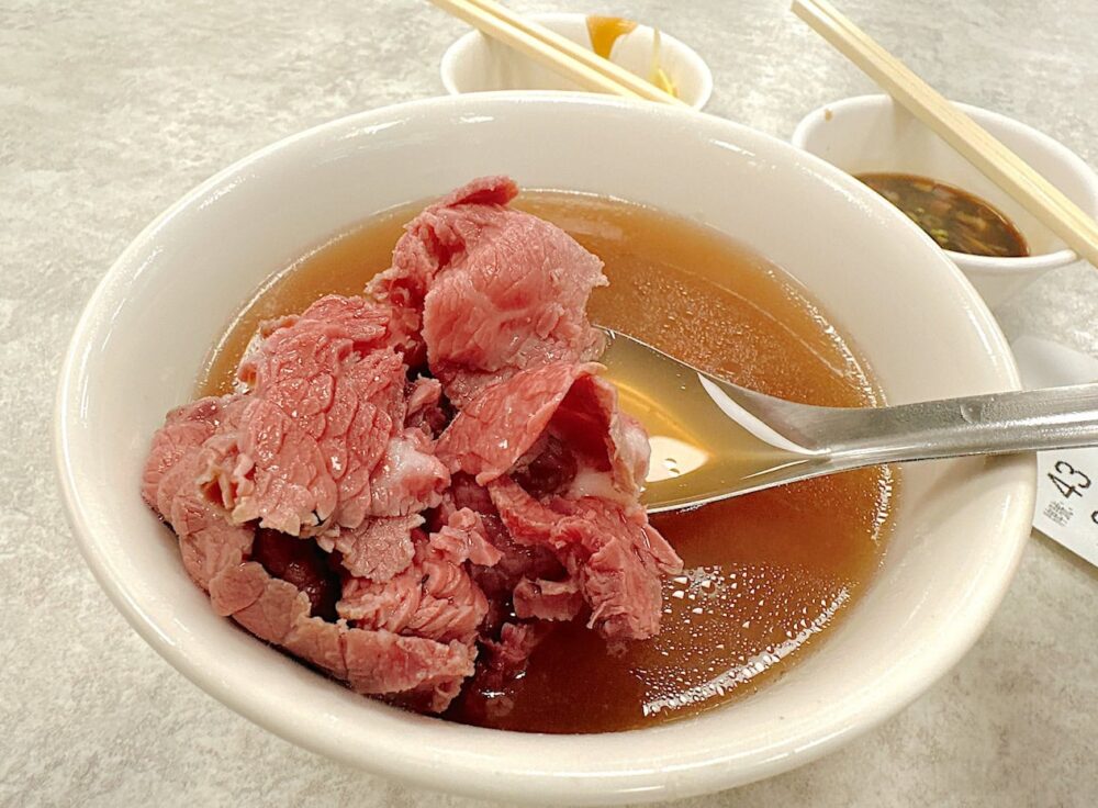 台南必吃美食 - 新鲜粉嫩的「文章牛肉汤」